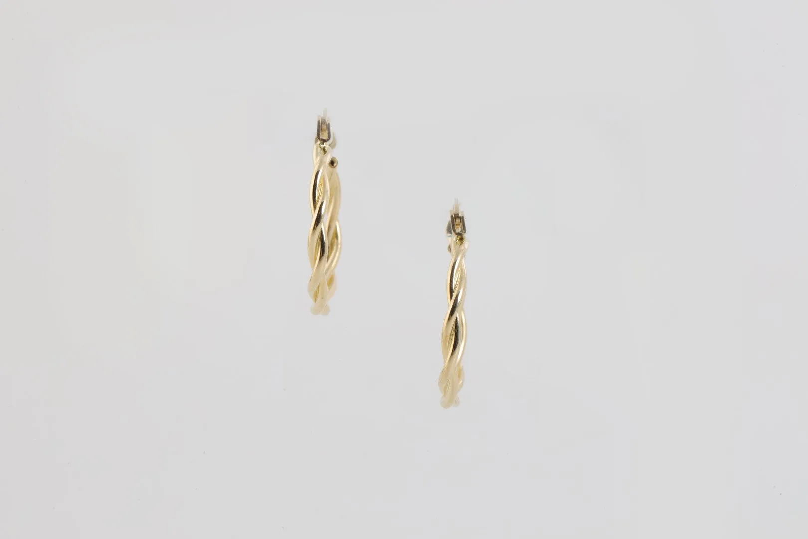 14k Yellow Gold Twisted Hoop Earrings (1.18g.)