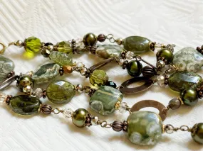 Green rhyolite and garnet necklace and earring set