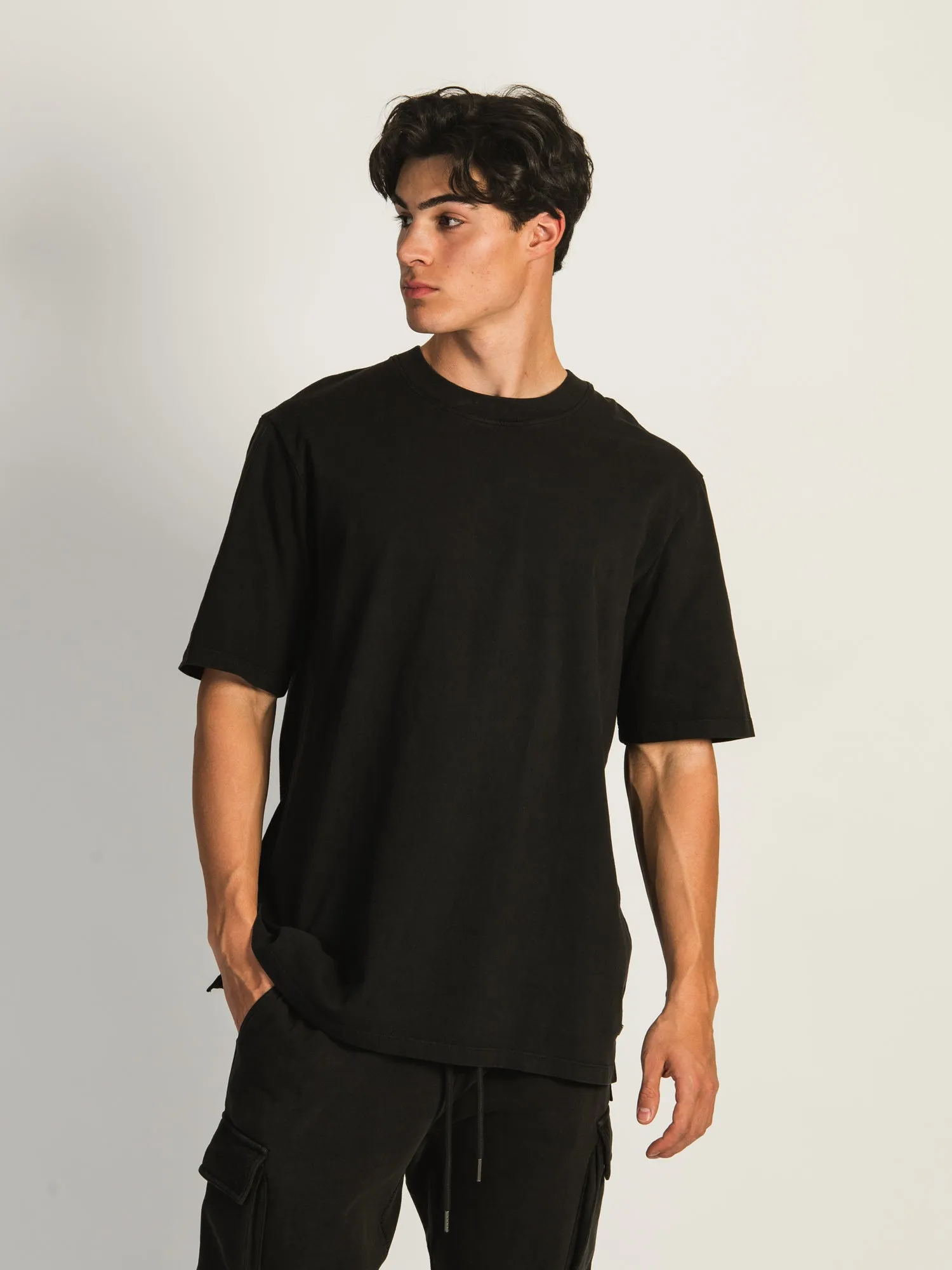 KOLBY OVERSIZED PREMIUM TEE - BLACK