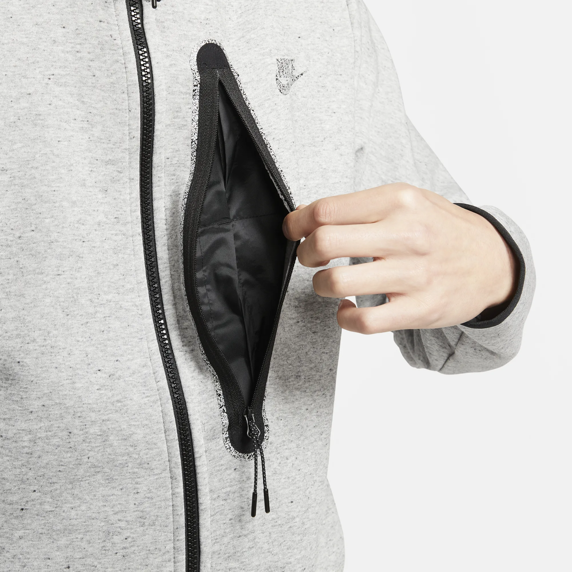 NIKE SPORTSWEAR TECH FLEECE