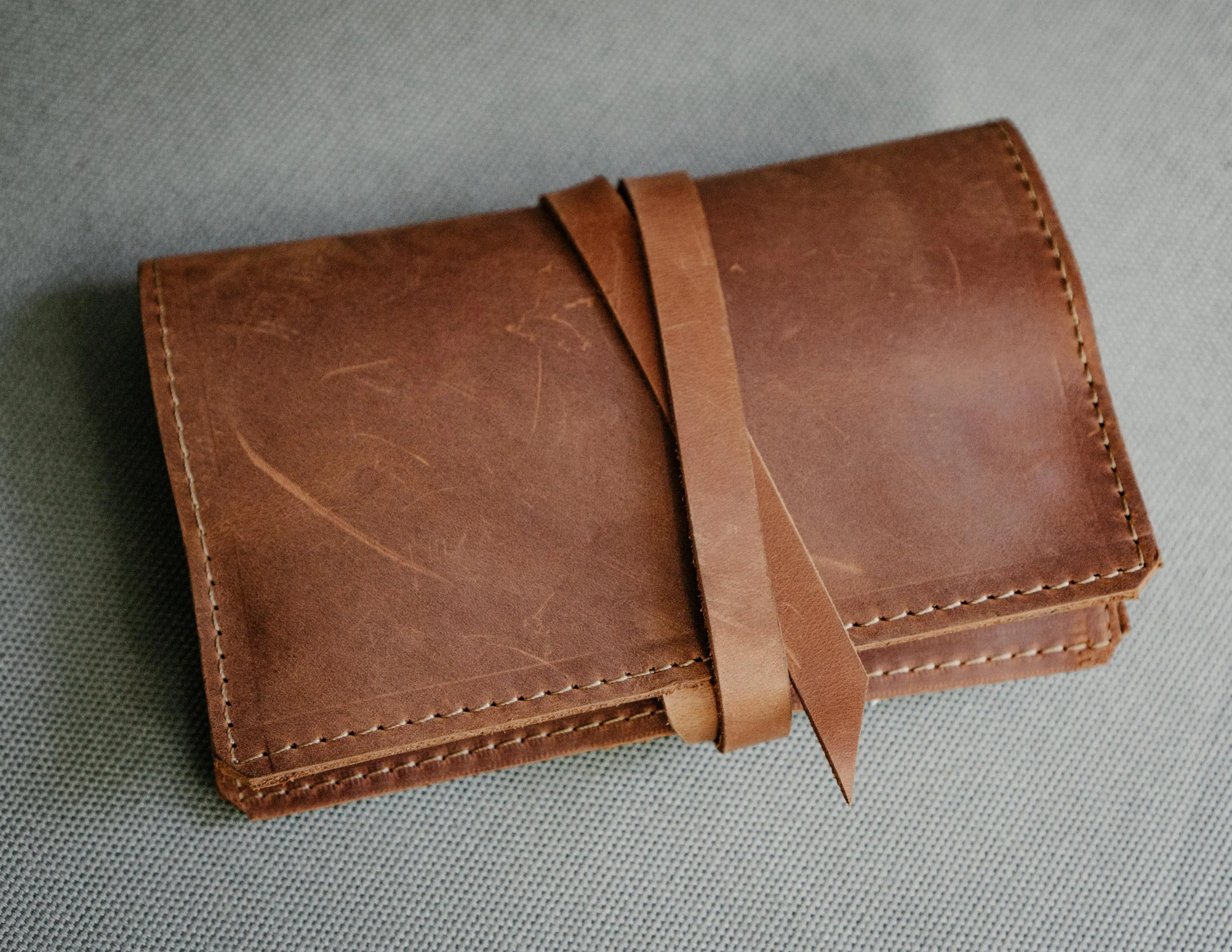 Rolling tobacco pouch | Tobacco joke in black or brown leather