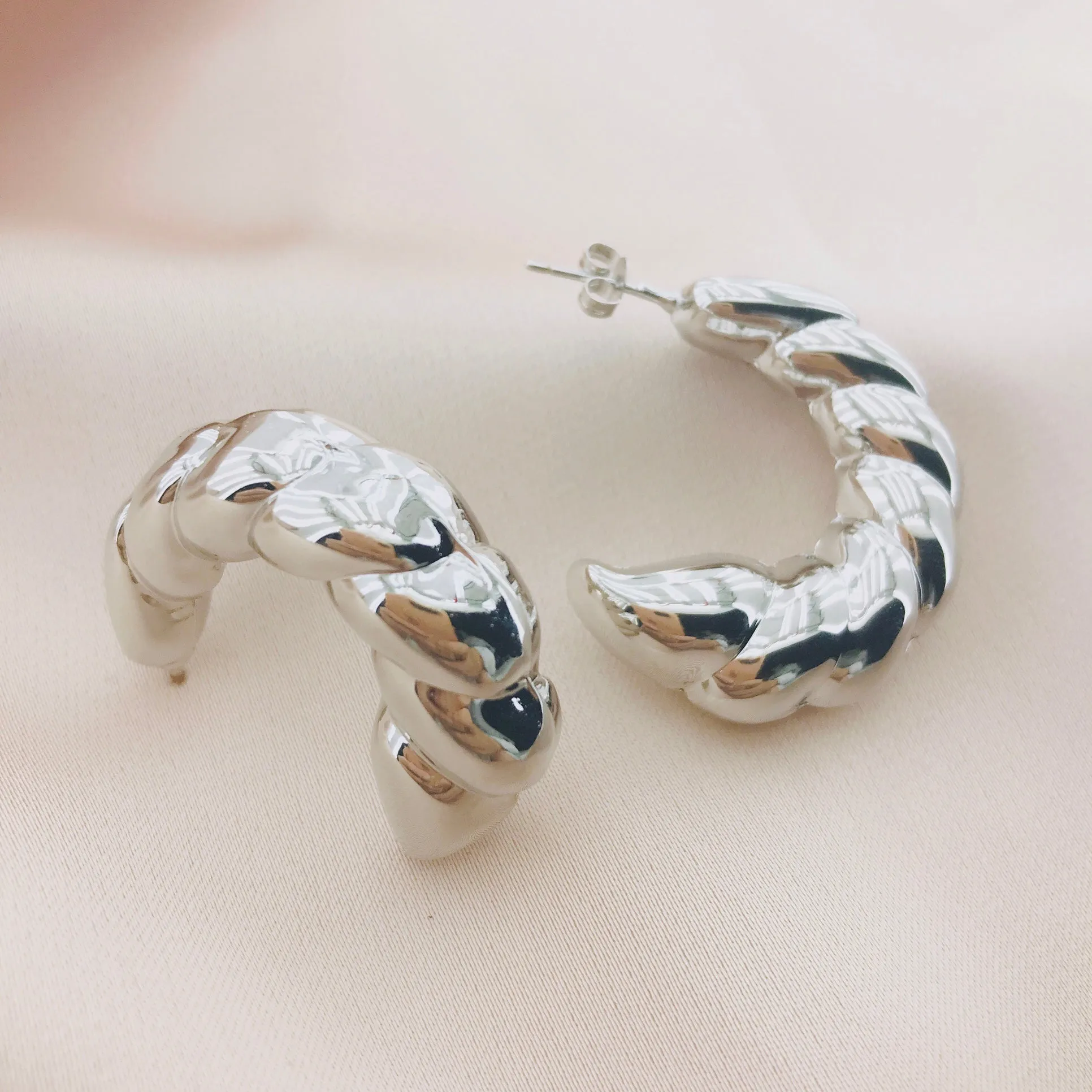 Women's Fashion Hollow Hoop Earring