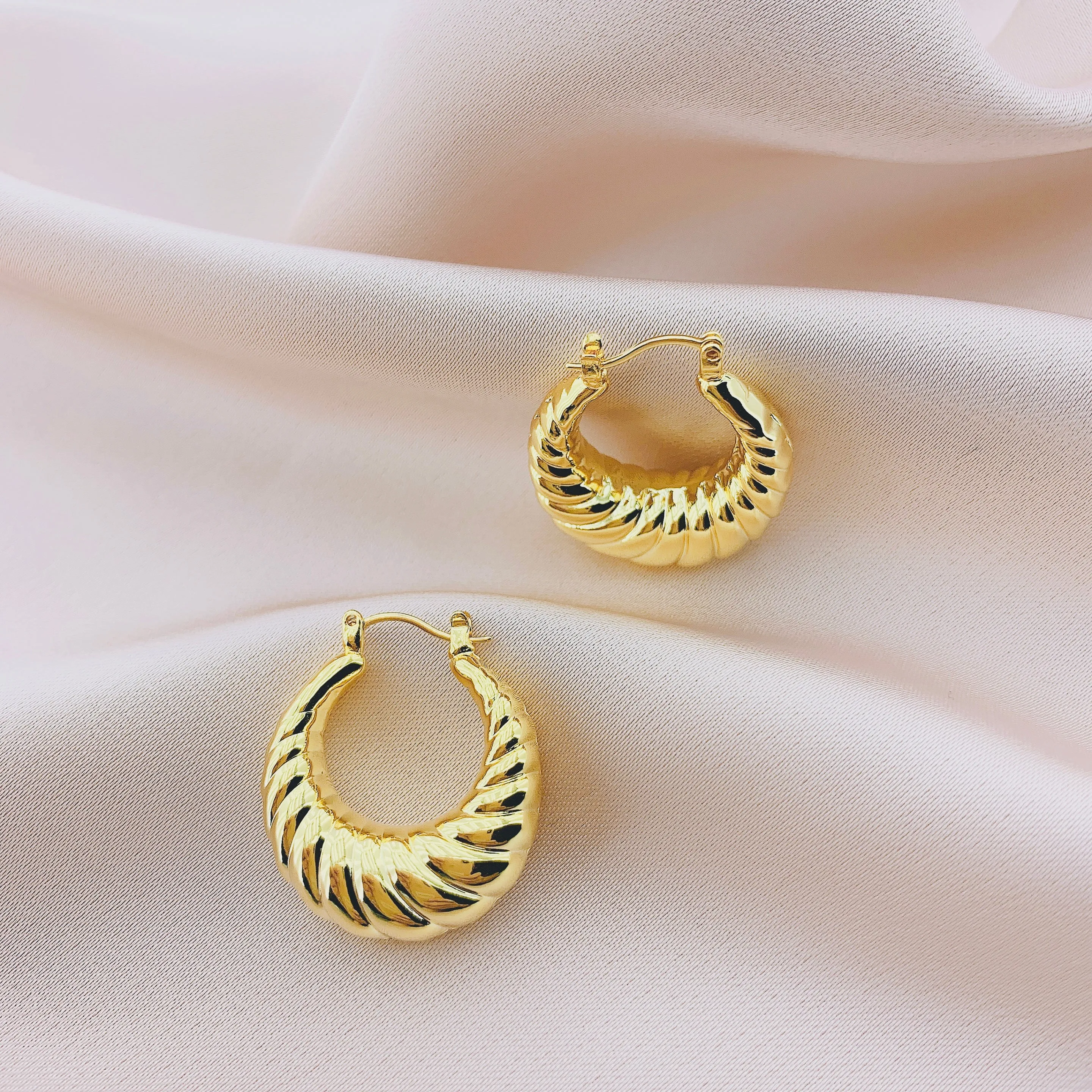 Women's Fashion Hollow Hoop Earring