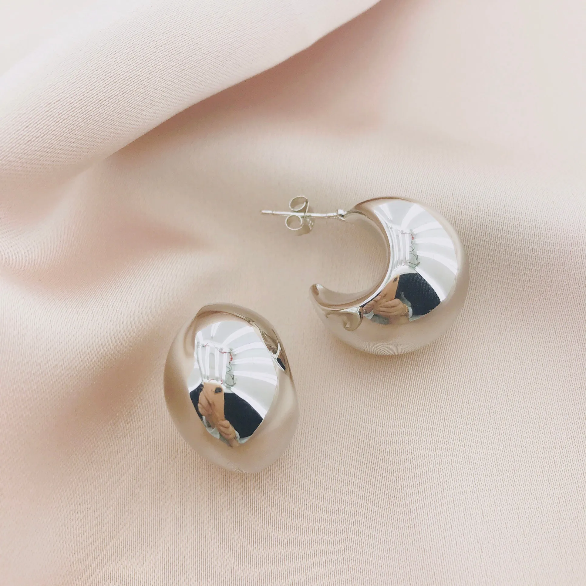 Women's Fashion Hollow Huggies Hoop Earring